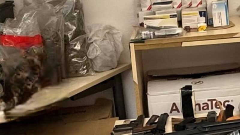 Leverkusener kommt vor den Haftrichter: Einsatzkräfte finden Maschinengewehr in Brandwohnung
