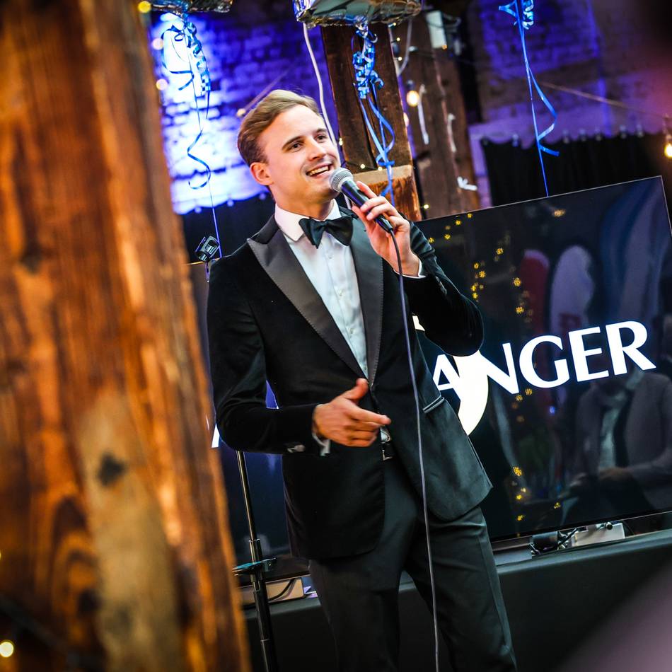 „Alle jungen Leute“ wird zum TikTok-Hit: Neusser Swing-Star bringt erste Single heraus