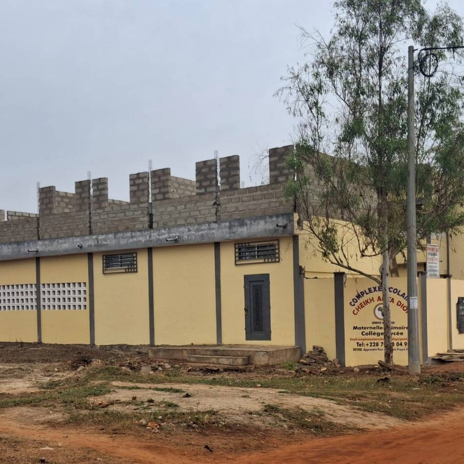 Herzensprojekt von Grevenbroicher Priester: Erweiterung von Schule in Togo steht kurz bevor