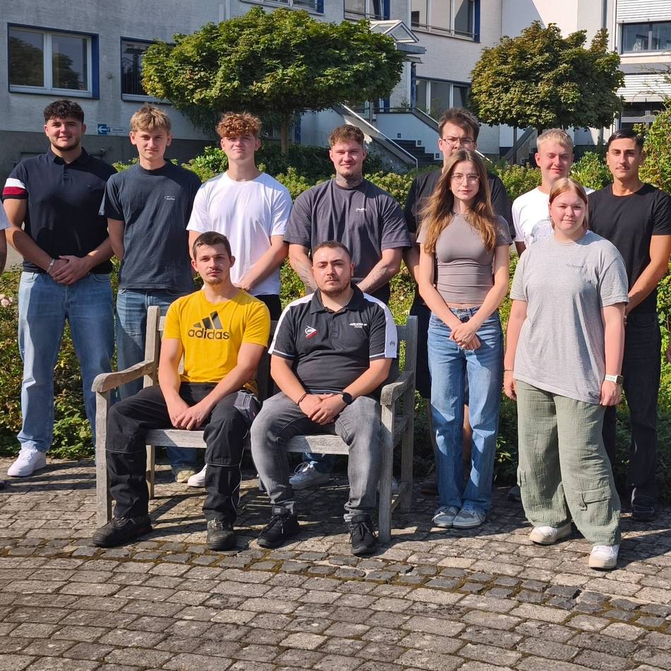 Wirtschaft in Radevormwald: Ausbildungsstart bei Kuhn Edelstahl