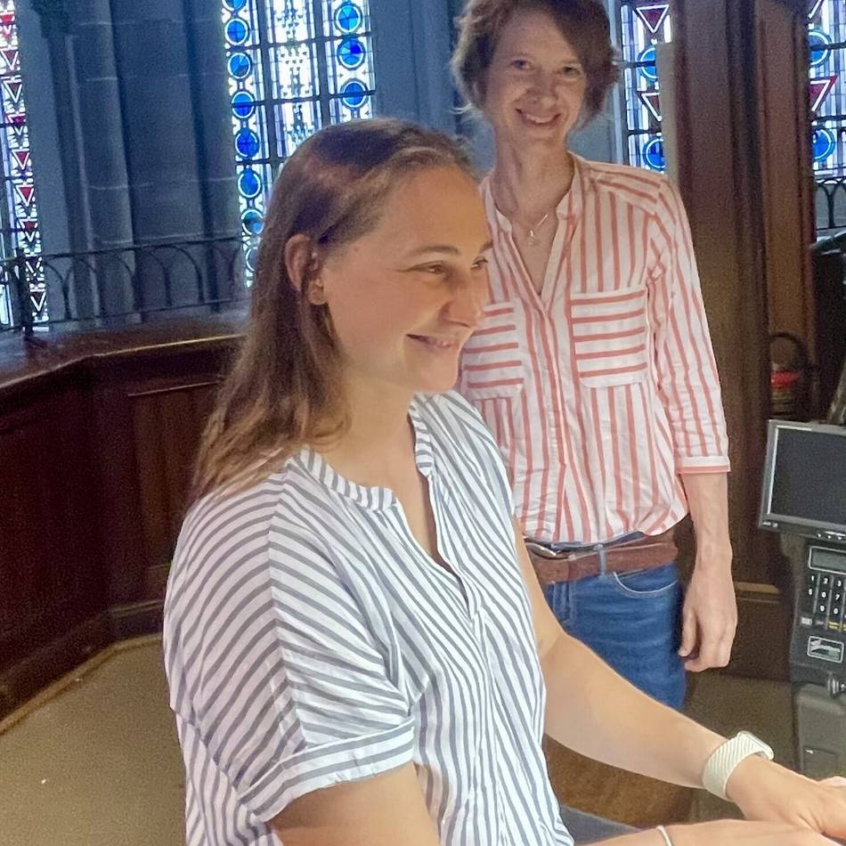 St. Katharina Willich: Kantorin unterrichtet Anfänger an der Kirchenorgel