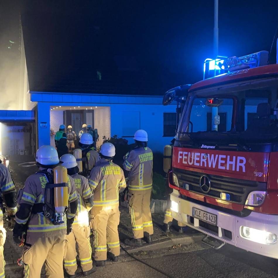 Einsatz der Gocher Feuerwehr: Keller in Kessel brannte in der Nacht – löste Akku den Brand aus?