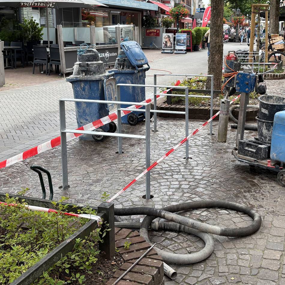 Nach Ratsbeschluss: Stadt Goch installiert Anlehnbügel für Fahrräder an der Voßstraße