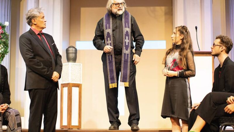 Theater in der Rheinhausenhalle: Politisch höchst unkorrekt: „Kalter weißer Mann“