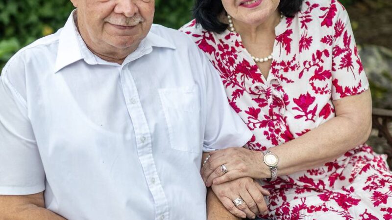 Emotionale Feier zur Goldhochzeit in Zons: Angelika erscheint erneut im Brautkleid