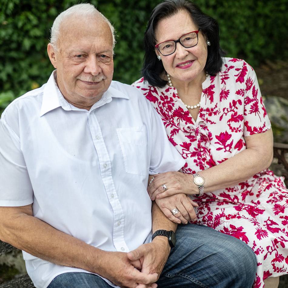 Emotionale Feier zur Goldhochzeit in Zons: Angelika erscheint erneut im Brautkleid