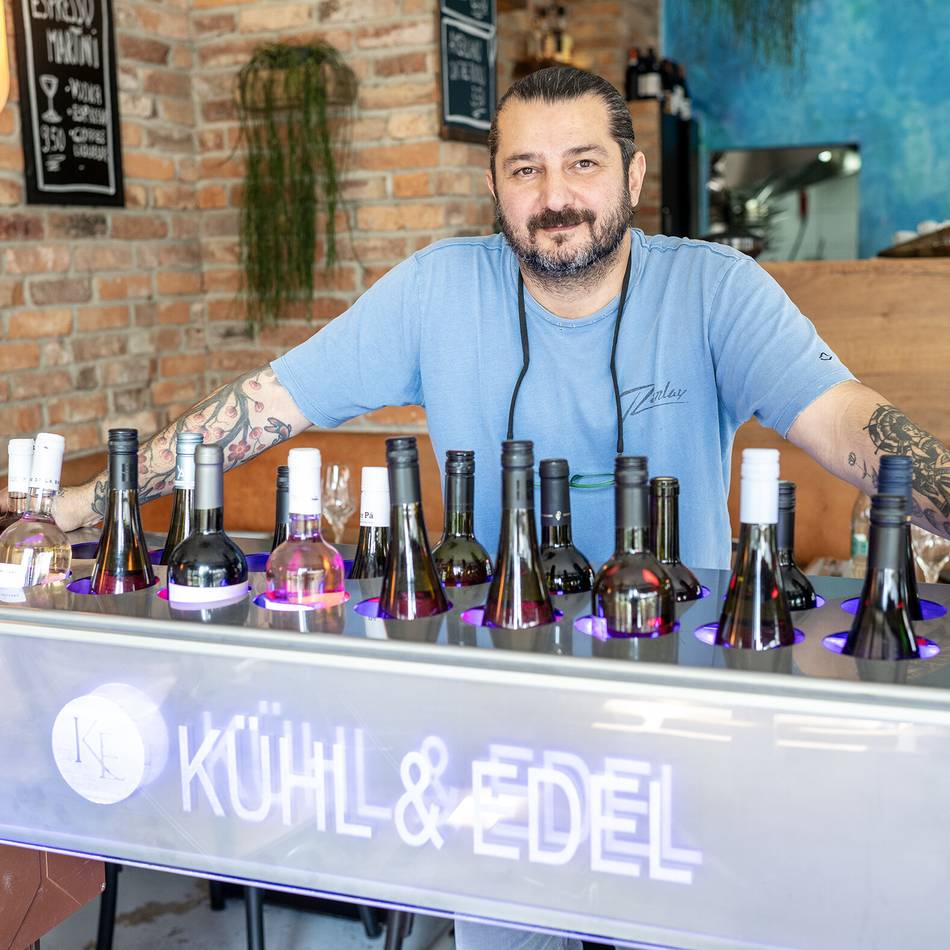 Erfindung aus Düsseldorf: Dieser Gastronom will auch draußen den Wein immer kalt