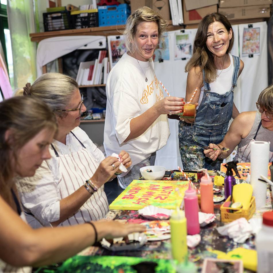 Kreative Auszeit in Kaarst: „Art & Aperol“ begeistert im Atelier des Kunstcafé Einblick