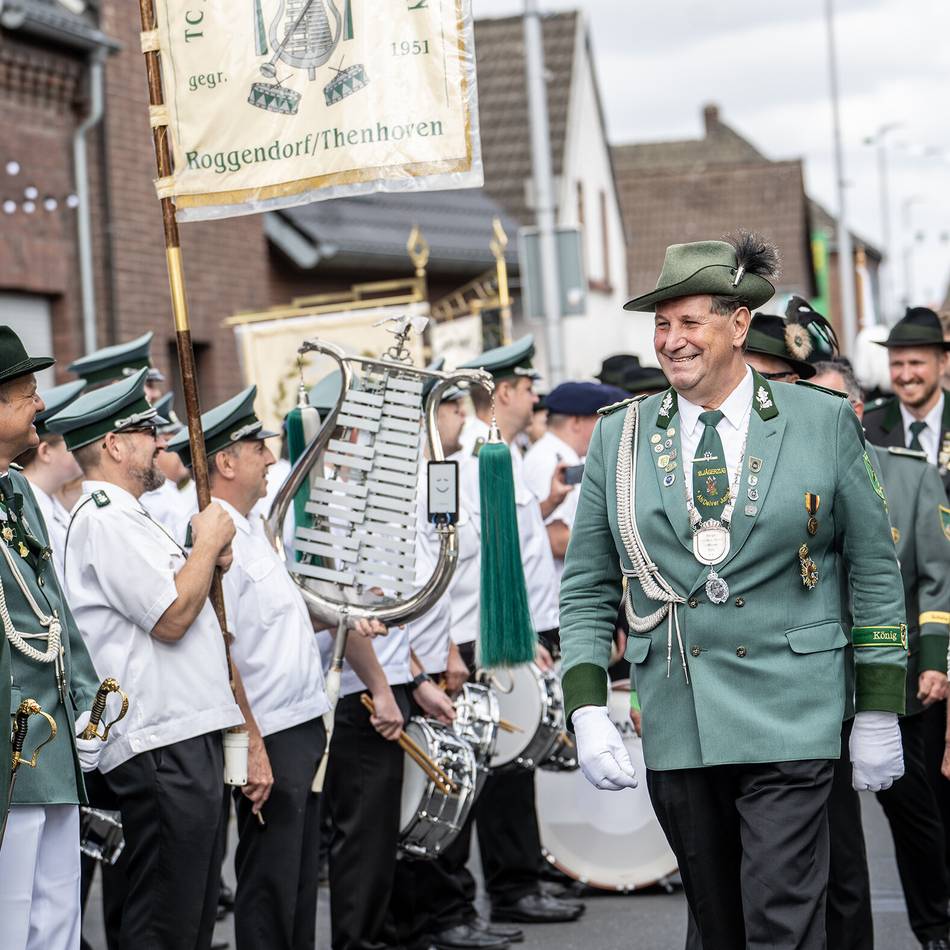 Delhoven feiert Schützenfest: Vier Tage Tradition, Musik und Gemeinschaft