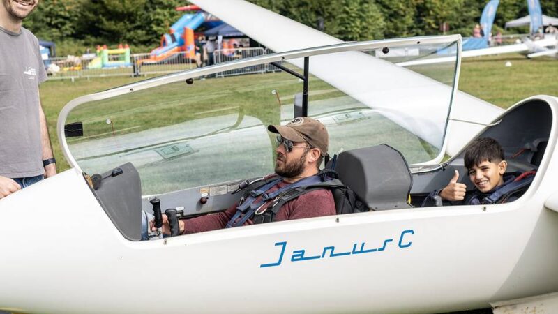 Düsseldorfer Aero-Klub am Flugplatz Wolfsaap: Angebot beim Flugplatzfest – mit Segelfliegern und Ballons über Düsseldorf