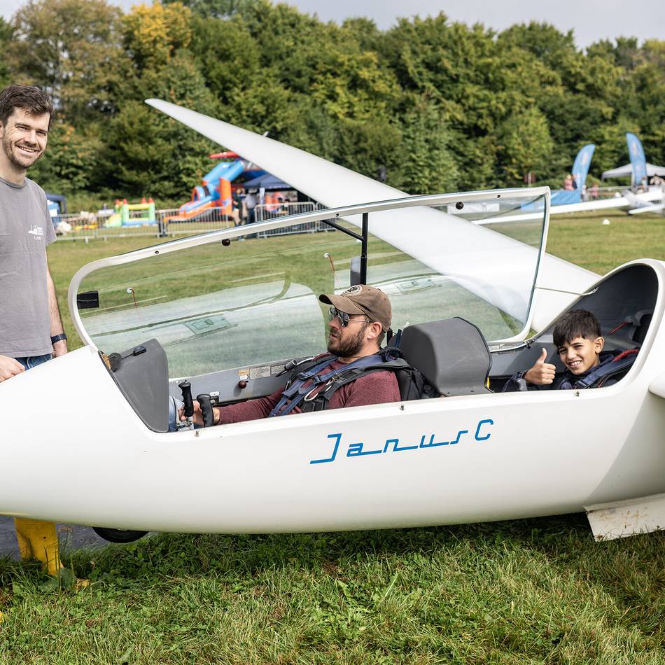 Düsseldorfer Aero-Klub am Flugplatz Wolfsaap: Angebot beim Flugplatzfest – mit Segelfliegern und Ballons über Düsseldorf