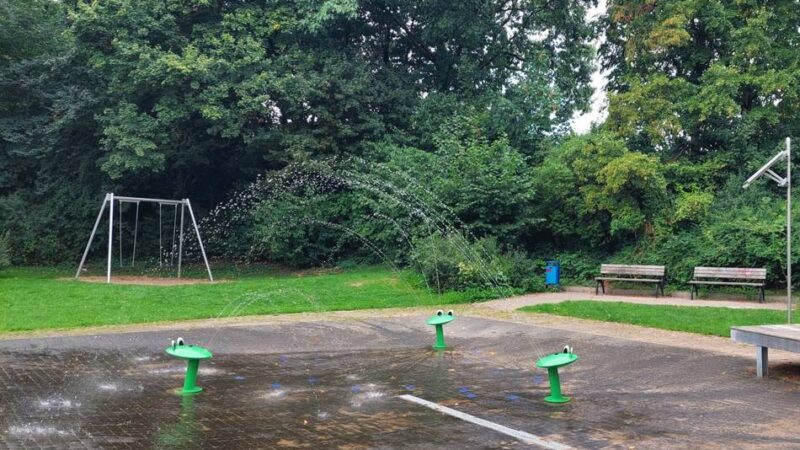 Von Fröschen und Kinderbahnhöfen: Wo es die besten Wasserspielplätze in Neuss gibt