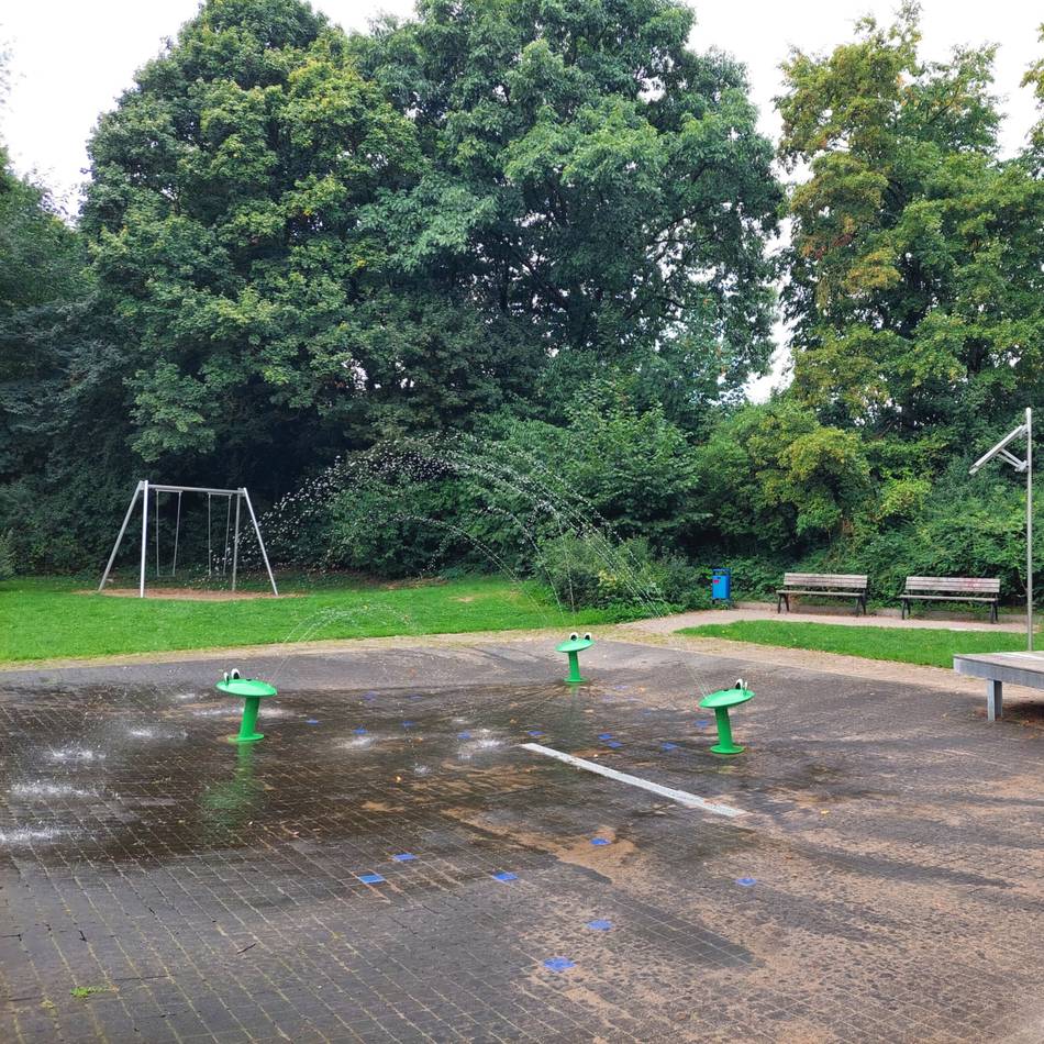 Von Fröschen und Kinderbahnhöfen: Wo es die besten Wasserspielplätze in Neuss gibt