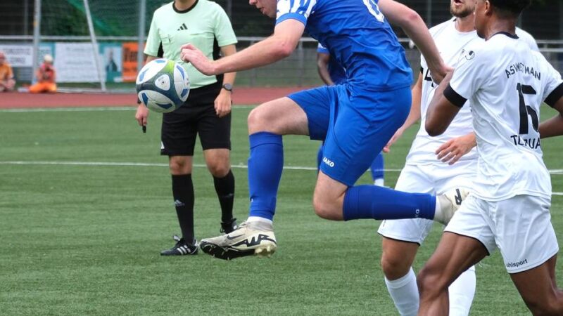 Start der Fußball-Bezirksliga: Auftaktniederlagen für SV Hösel und Ratingens U23