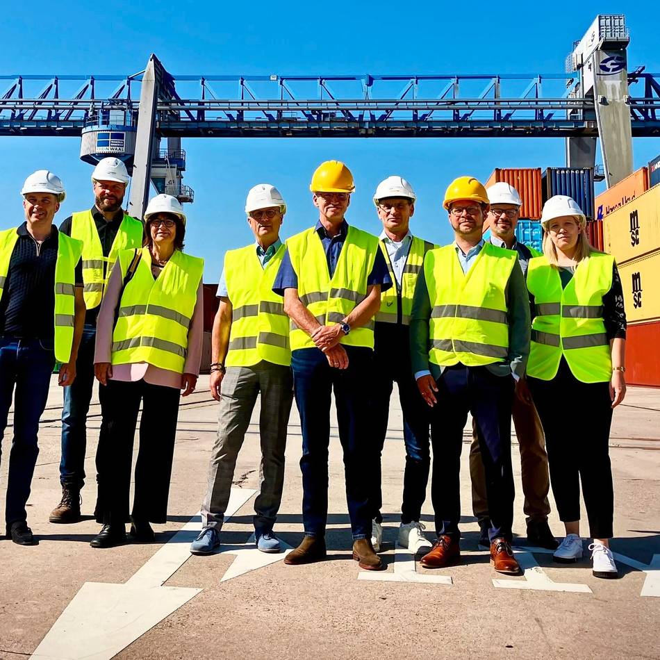 Emmericher Hafen: Neue Containerbrücke steht bald