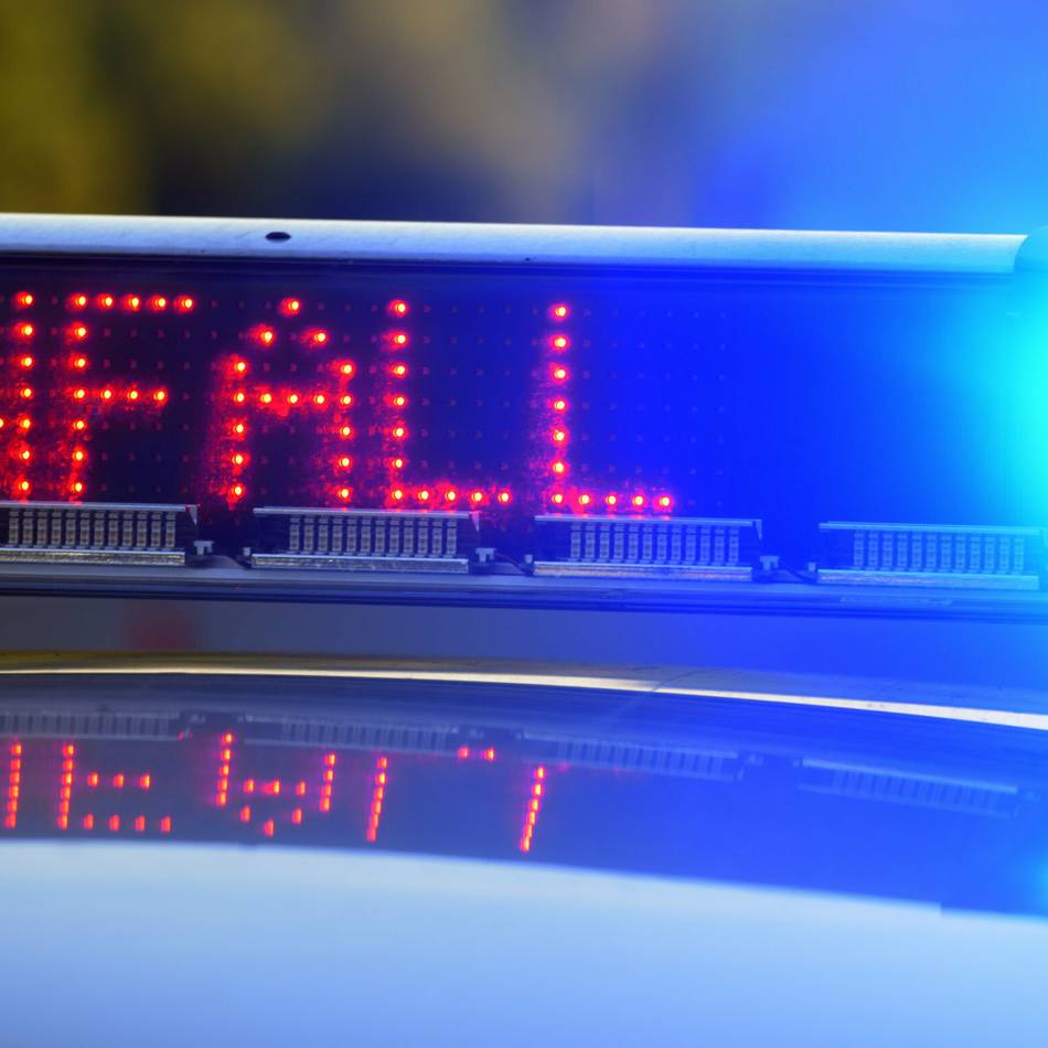 Am Samstag auf der Bahnhofstraße: Polizei sucht Mann nach Unfall in Rheinberg