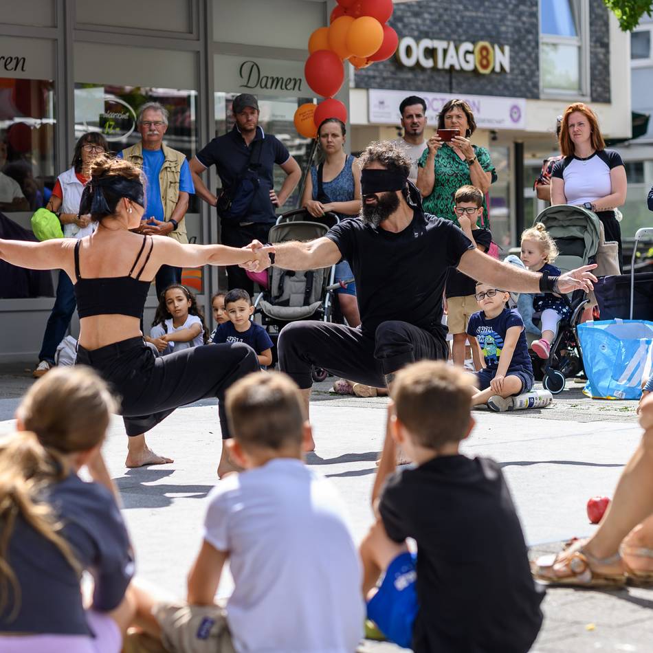 Kulturangebot in Düsseldorf: Varietéabend im Kulturhaus Süd – ein Highlight des Pop-up-Artistik-Festivals