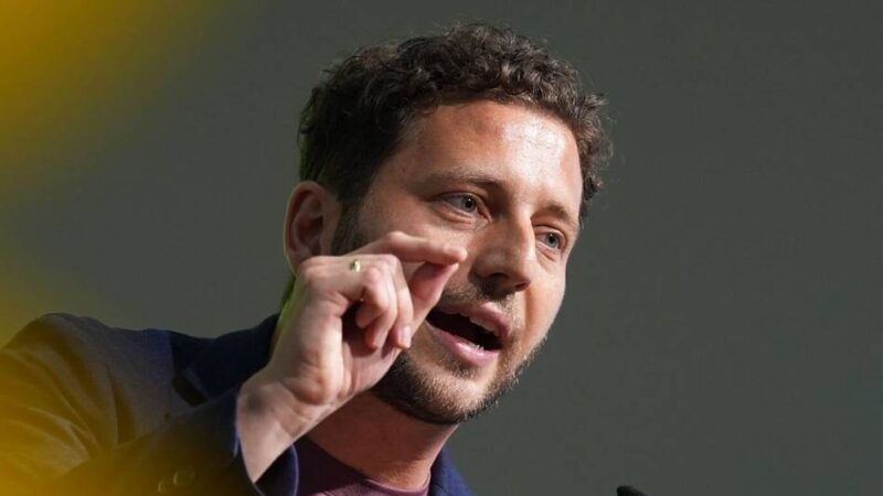 Kommunalwahl in Rheinberg: Grünen-Chef Felix Banaszak kommt zum Kaffeeklatsch