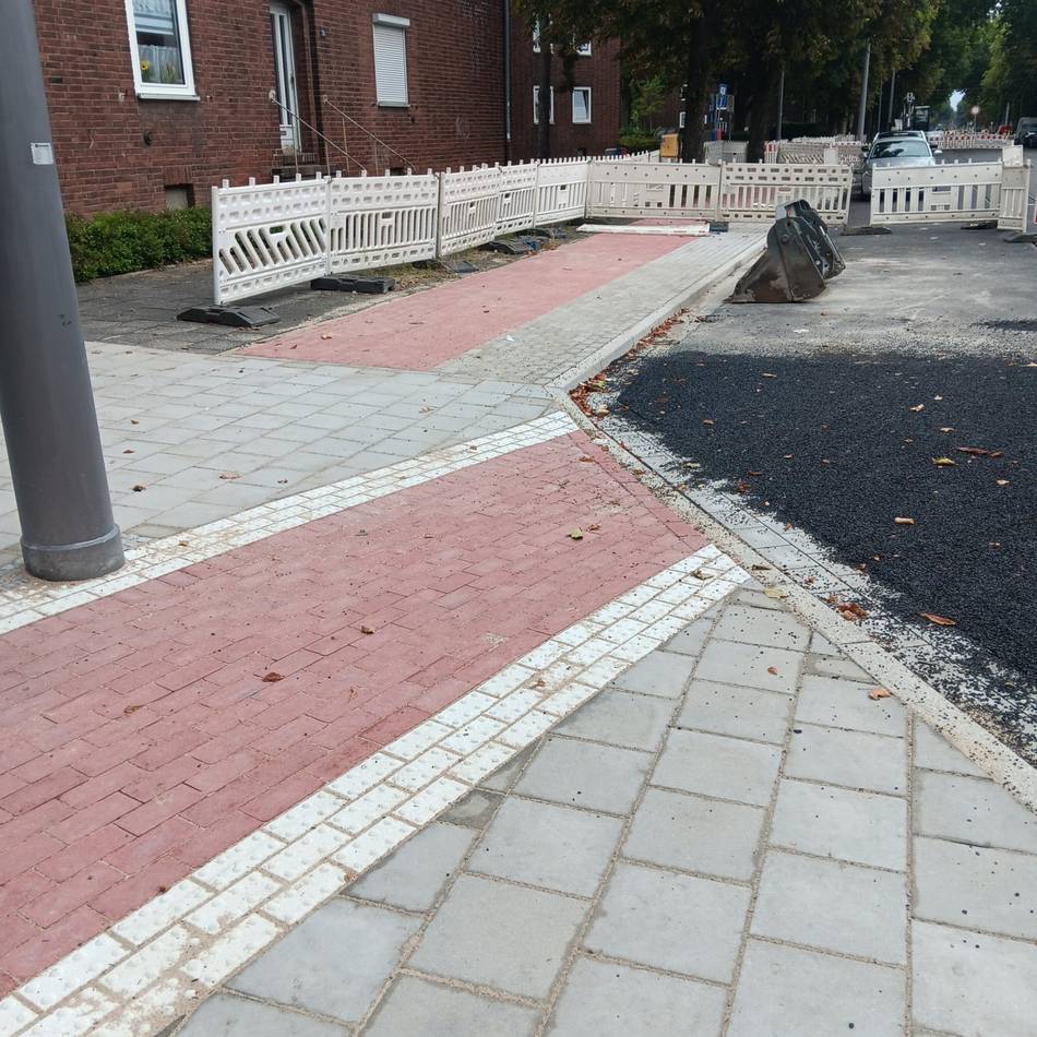 An der Alten Krefelder Straße: Radweg in Bockum – ein Schildbürgerstreich?