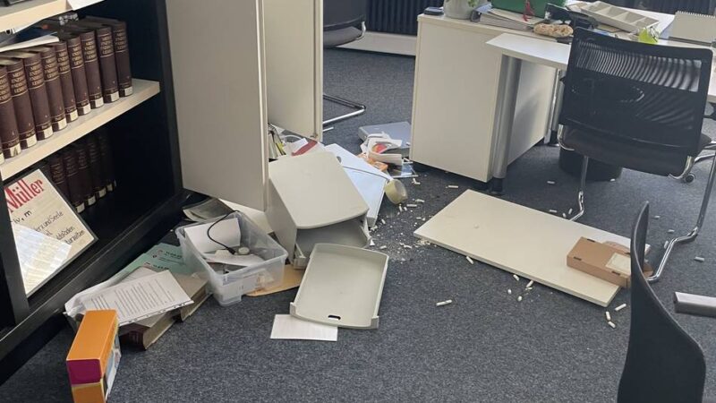 Einbruch in Korschenbroich: Vandalismus im Gymnasium und im Technischen Rathaus