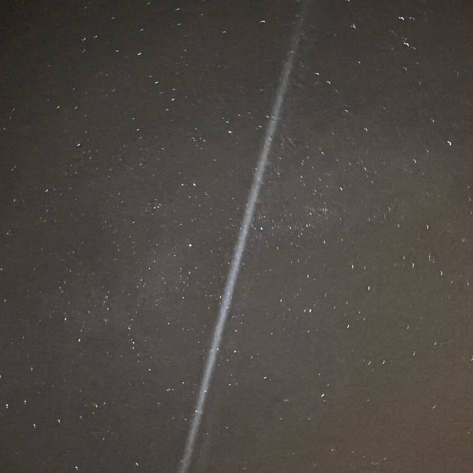 Phänomen am Nachthimmel: Mysteriöser Lichtstrahl über Geldern – was war das?