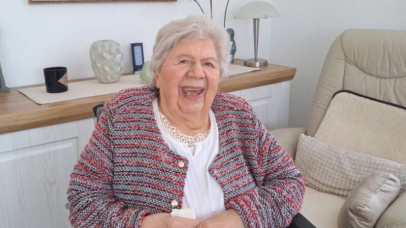 Lucie Gerke war bei Patienten im Hückeswagener Krankenhaus beliebt: Ehemalige Krankenschwester des Marienhospitals wird 90
