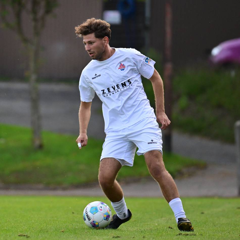 Sonntag-Spiel beim 1. FC Monheim: Deshalb hat es für Samuel Derkum beim 1. FC Kleve auf Anhieb geklappt