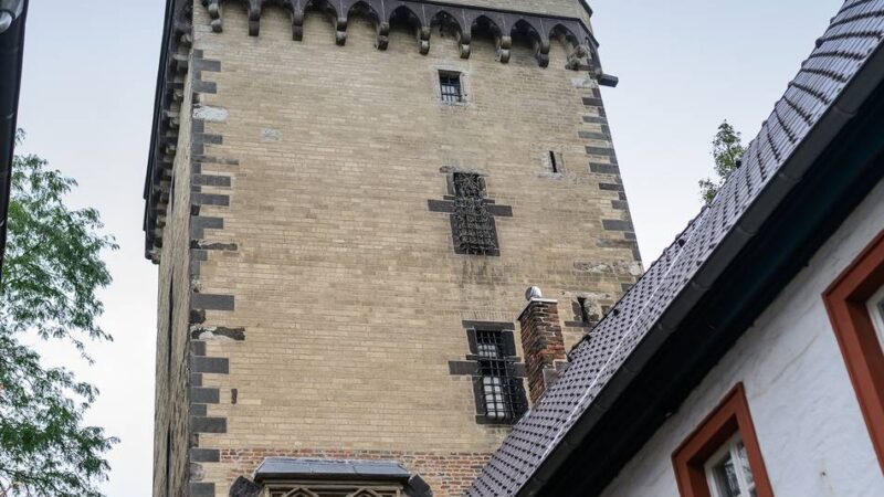 Termin für Wiedereröffnung angepeilt: Nach Brand im April – Im Rheinturm in Zons geht’s voran