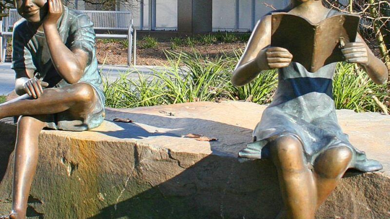 Klinikum Leverkusen erstattet Anzeige: Bronze-Figur Max vom Klinikgelände gestohlen
