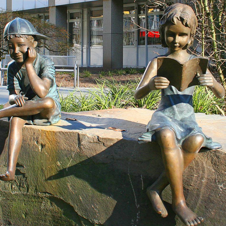 Klinikum Leverkusen erstattet Anzeige: Bronze-Figur Max vom Klinikgelände gestohlen