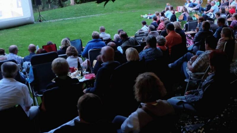 Spätsommer-Event steht bevor: Goli-Verein freut sich auf Freiluftkino im Gocher Museumsgarten