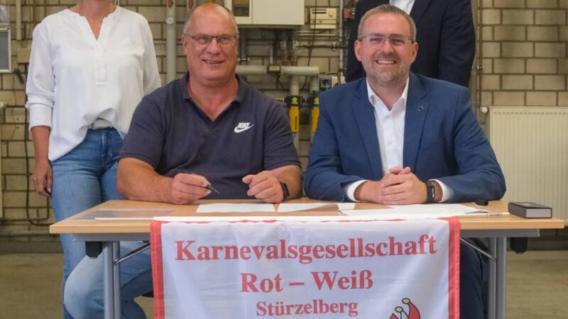 Im Feuerwehrhaus in Stürzelberg: Künftig stehen hier Mottowagen statt Feuerwehrautos