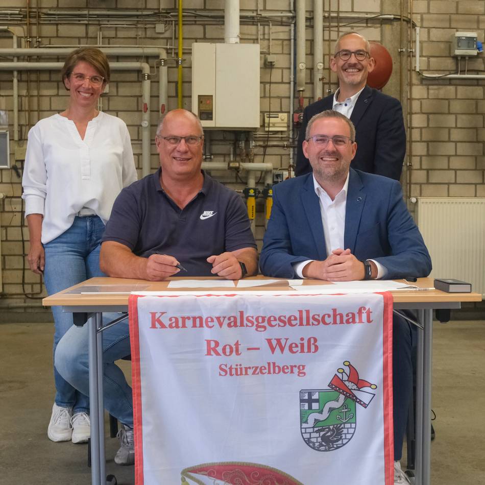 Im Feuerwehrhaus in Stürzelberg: Künftig stehen hier Mottowagen statt Feuerwehrautos