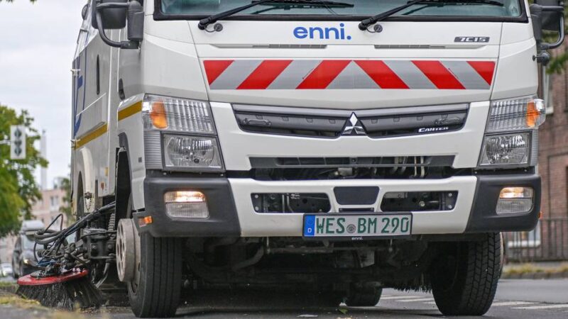 Neun Wochen Ausfall: Ärger um Straßenreinigung in Moers – so bekommen Anwohner ihre Gebühren zurück
