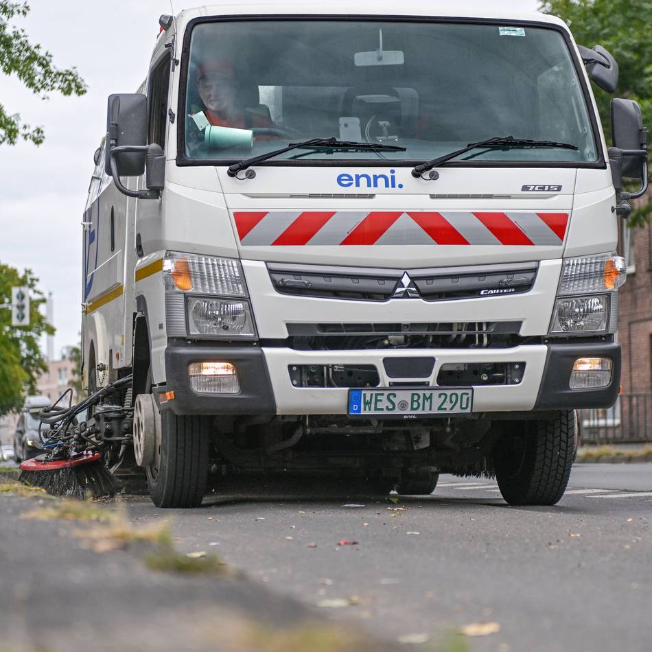 Neun Wochen Ausfall: Ärger um Straßenreinigung in Moers – so bekommen Anwohner ihre Gebühren zurück