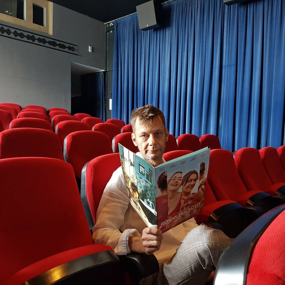 Vor der Schützenpause in Neuss: Hitch-Kino führt mit Komödien und Kunstfilm durch den August