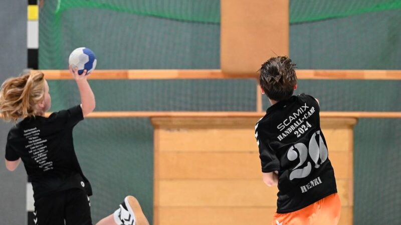 Sommerferien in Wermelskirchen: Handballcamp bringt junge Talente zusammen