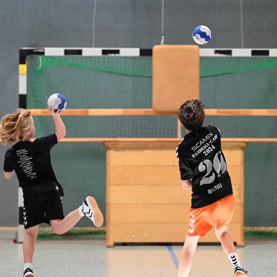 Sommerferien in Wermelskirchen: Handballcamp bringt junge Talente zusammen