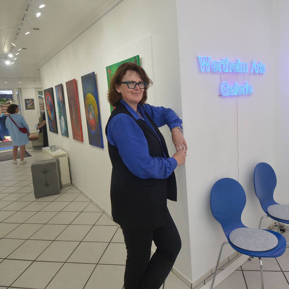 Neue Ausstellung in der Wertheim Arts Galerie in Büttgen: Eine Galerie-Eröffnung mit „rotem Faden“