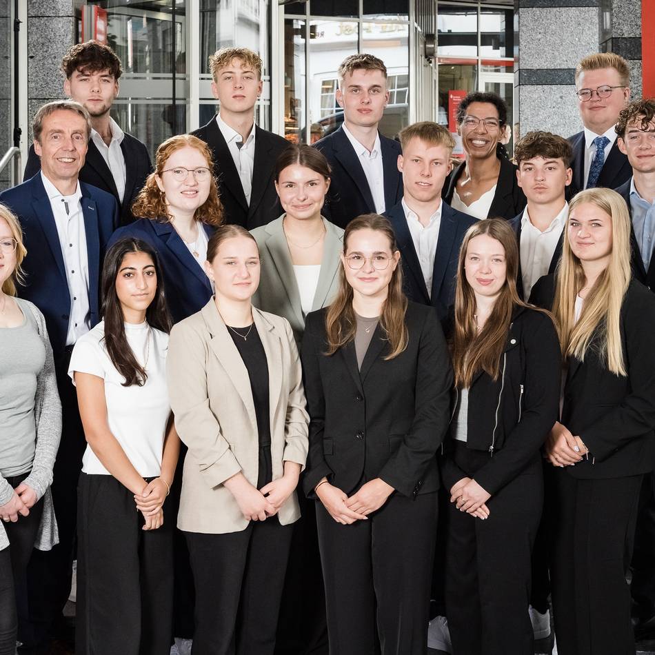 Ausbildung im Kreis Kleve: 14 neue Azubis bei der Sparkasse Rhein-Maas