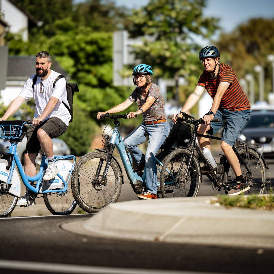Fahrradtour durch die Stadt: Grüne machen Mängel bei Radwegen in Monheim sichtbar