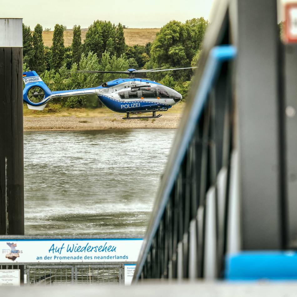 Am Rhein in Monheim: Bundespolizei absolviert Trainingsflug