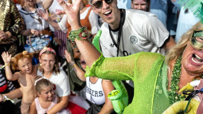 Jecke Tradition in Monheim: „109er Action Crew“ feiert Sommerkarneval in Baumberg