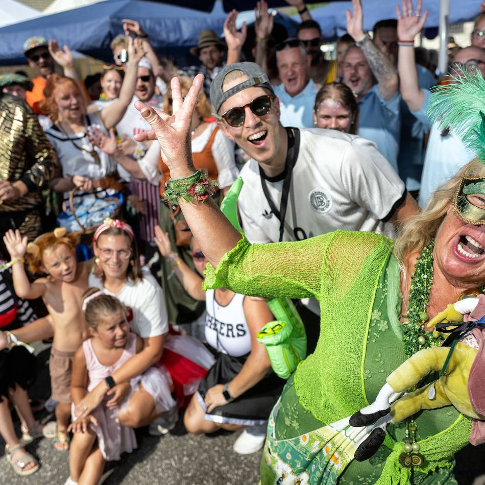 Jecke Tradition in Monheim: „109er Action Crew“ feiert Sommerkarneval in Baumberg