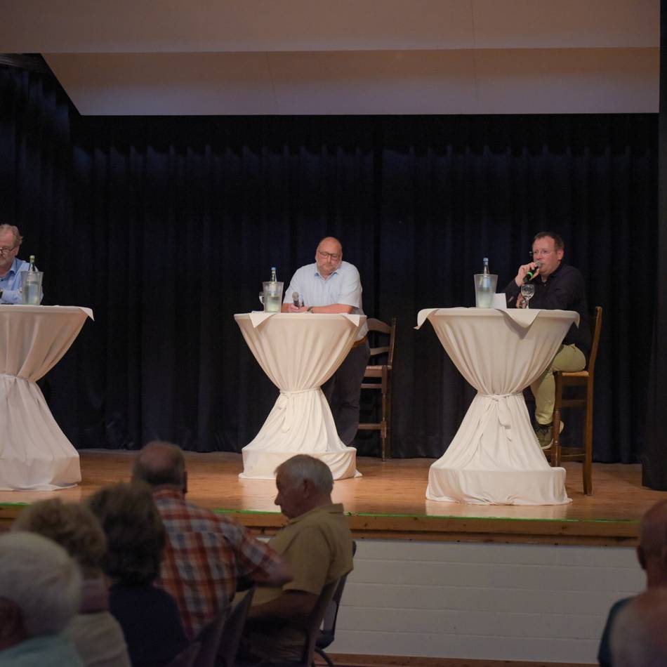 Podiumsdiskussion im Bürgerhaus: Zahmes Duell zweier Bürgermeisterkandidaten in Uedem