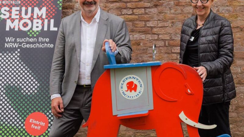 MuseumMobil auf dem Koekkoekplatz: Mit dem legendären Klever Elefanten durch 80 Jahre NRW-Geschichte