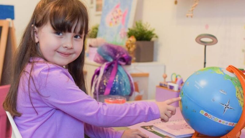 Schulstart im Kreis Kleve: Bella Marie (6) freut sich auf ihre Einschulung in Kleve – Tornister ist schon gepackt