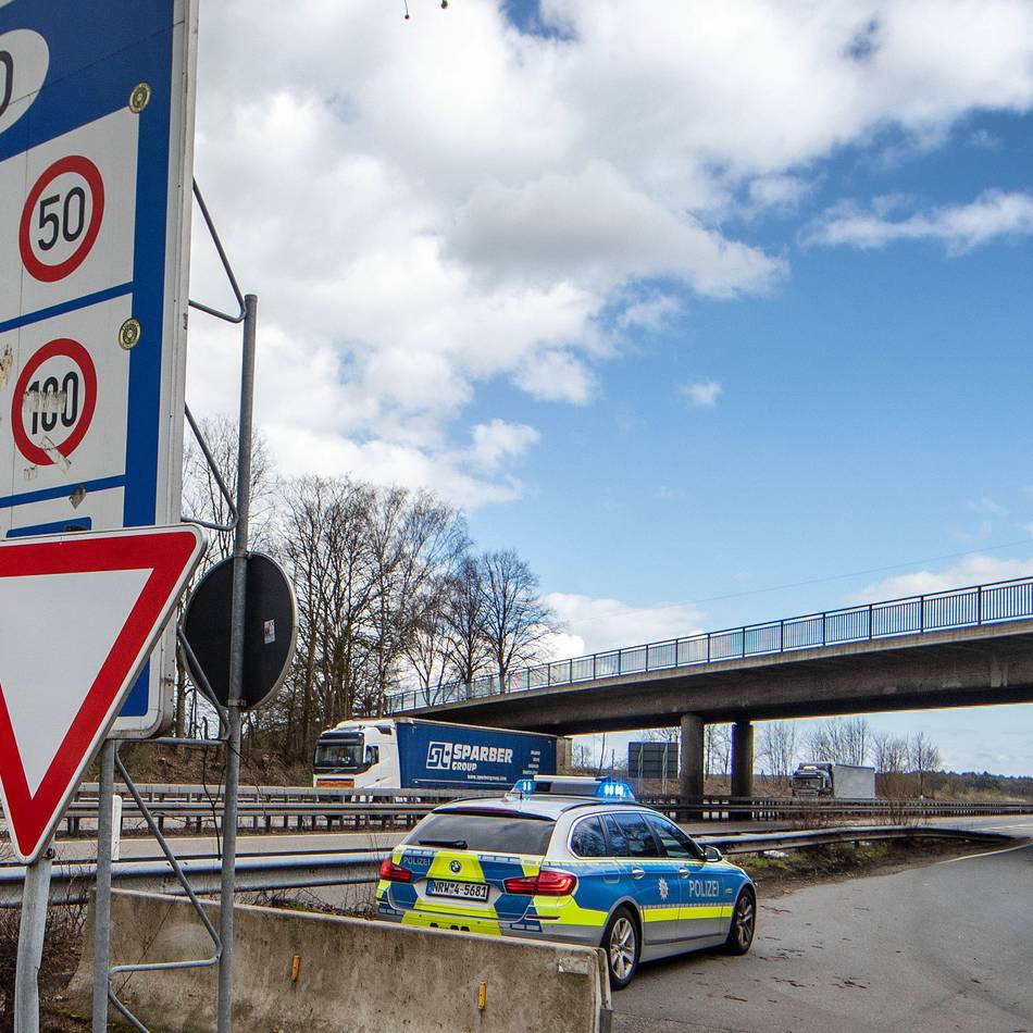 Grenze zu den Niederlanden: Festnahmen auf der A 40 im Rahmen der Grenzkontrollen
