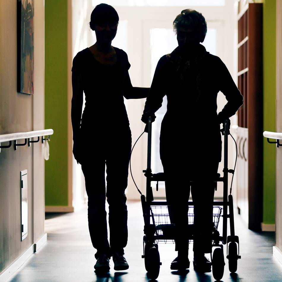 Düstere Aussichten in der Pflegebranche: Heimplätze in Mönchengladbach durch Personalnot bedroht