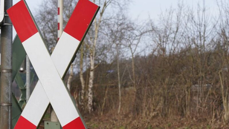 Unfall in Willich: Mann wird am Bahnübergang tödlich verletzt